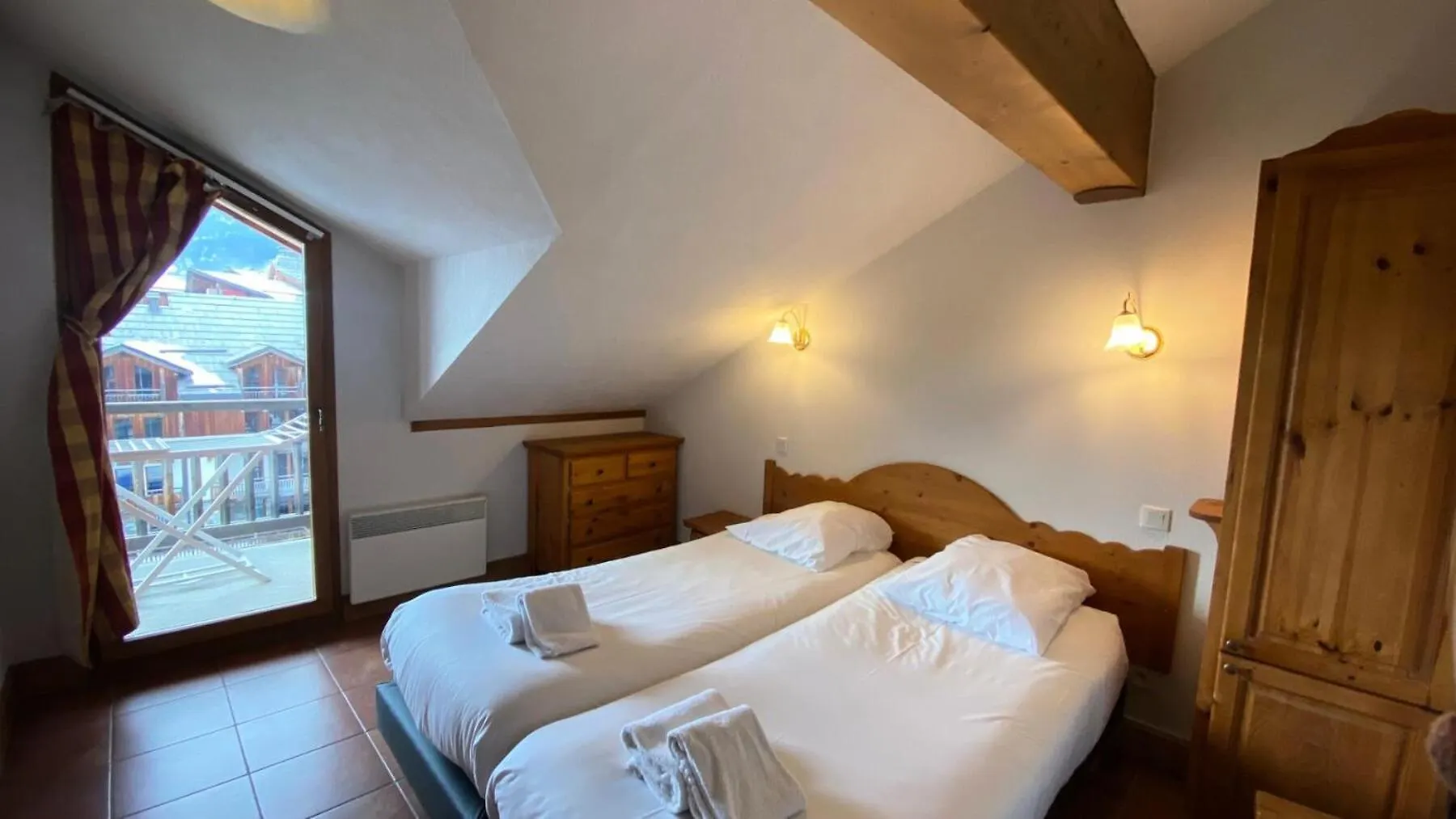 Apartment Residence Les Airelles - Appartement En Duplex - Garage Couvert - 50 M Des Pistes De Ski Mae-4114 Montgenevre